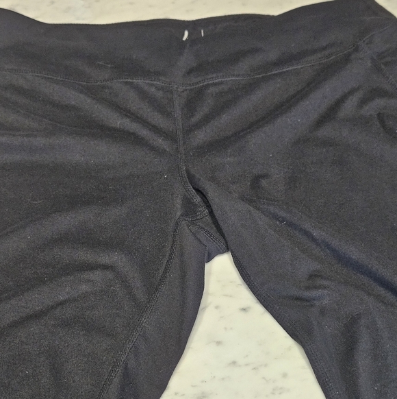 Black ASPIRE Crop Leggings - Size Medium - Picture 3 of 4
